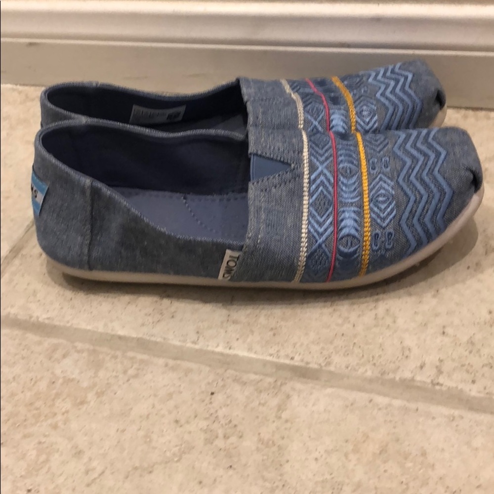 Toms - Picture 2 of 7
